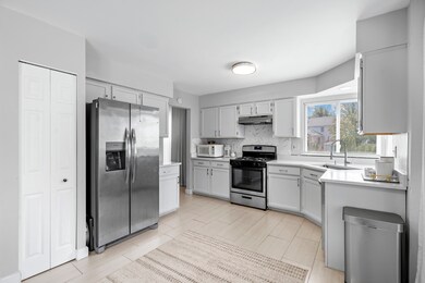 1303 York Dr, Carpentersville, IL 60110 - photo 7