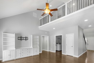 6206 Regency Dr, Columbus, IN 47203 - photo 2