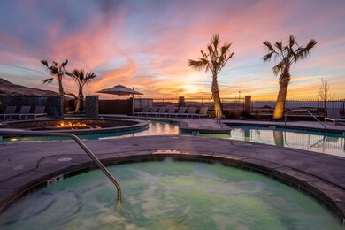 38_ZV Pool Photos Jacuzzi Pool Firepit P
