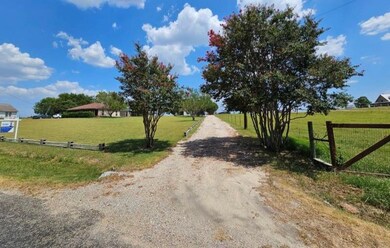 272 Walker Creek Rd, Ennis, TX 75119 - photo 2