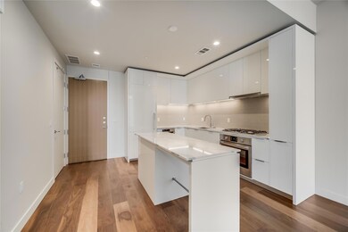 Kitchen with appliances with stainless steel fini
