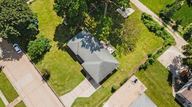 2115 Iowa St, Cedar Falls, IA 50613 - photo 2