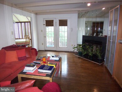 10755 Brewer House Rd, Rockville, MD 20852 - photo 3