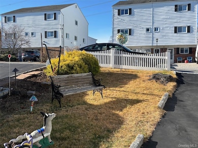 62 Elissa Ln unit 1, Yonkers, NY 10710 - photo 2