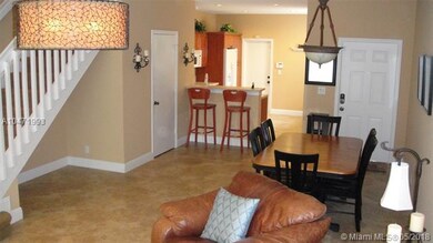 DINING/FAMILY ROOM