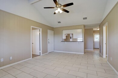 8807 Twisting Vine Ln, Houston, TX 77040 - photo 5