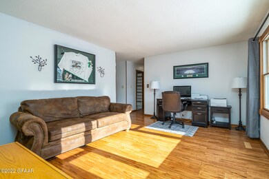 902 S 24th St, Grand Forks, ND 58201 - photo 2