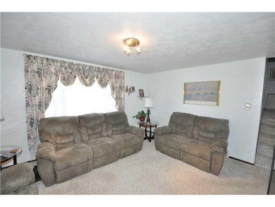 Living Room. Neutral d?cor-large newer picture win