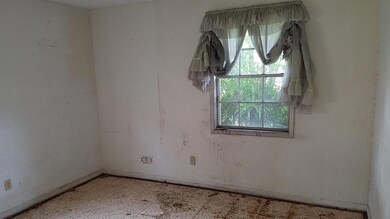 2043 Rebecca St, Laurel, MS 39440 - photo 7