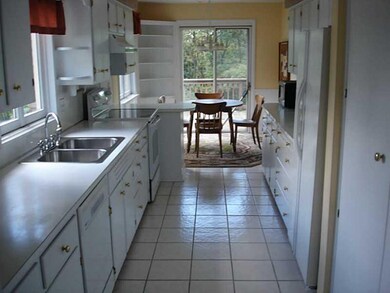 Kitchen. Ceramic floor