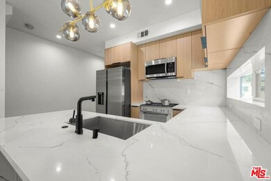 2001 Vista Del Mar St unit 4, Los Angeles, CA 90068 - photo 2