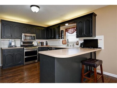 915 SW Georgetown Dr, Lees Summit, MO 64082 - photo 6