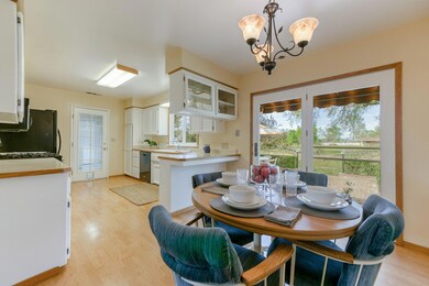 Dining rm into kitchen