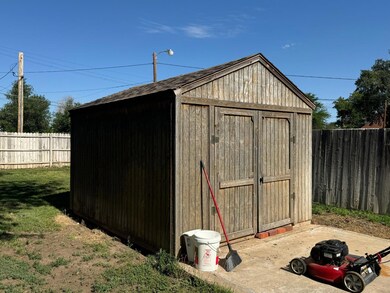 917 S Polk St, Hugoton, KS 67951 - photo 3