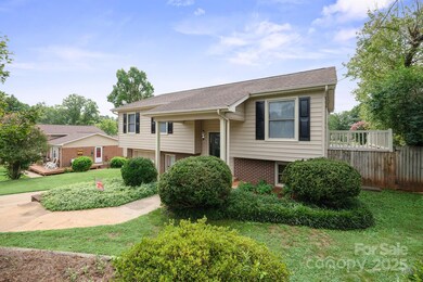 409 Cardinal Dr, Newton, NC 28658 - photo 2