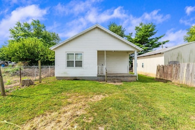 Walnut Street (Exterior)-2