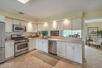 09-KITCHEN