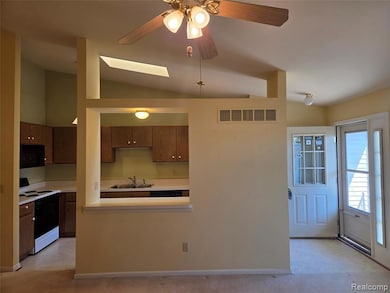 62310 Arlington Cir unit 4, South Lyon, MI 48178 - photo 5