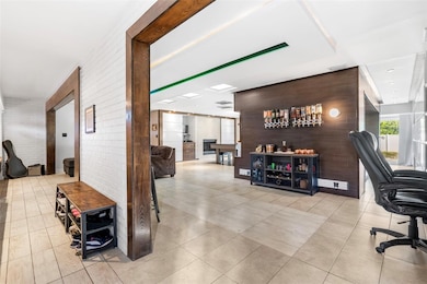 2406 Meadowbrook Dr, Lutz, FL 33558 - photo 3