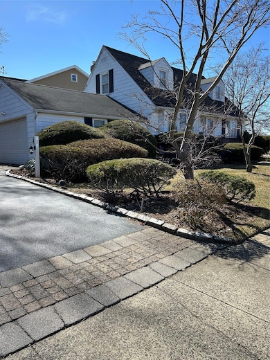 2 Yorkshire Rd, New Hyde Park, NY 11040 - photo 2