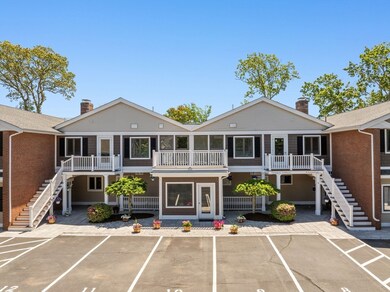 354 Gifford St unit 5, Falmouth, MA 02540 - photo 2