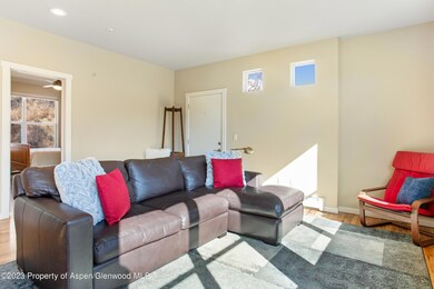511 Metcalf Rd F18 High Res-3