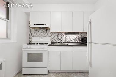 Roosevelt Terrace unit 8M, Jackson Heights, NY 11372 - photo 6