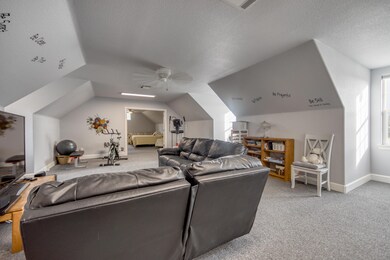 19550 Mockingbird Ln, Redding, CA 96002 - photo 7