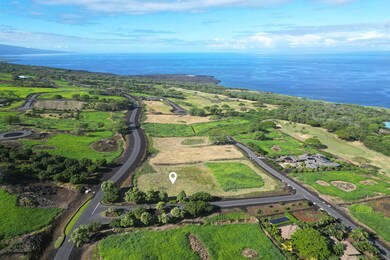 Conveniently located just a short golf cart ride from the Hokuli‘a clubhouse and its award-winning Jack Nicklaus Signature Golf Course