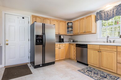 6 Philip St Cumberland ME-large-006-010-