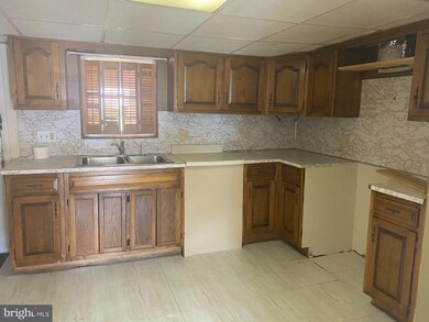 820 Nicolls St, Reading, PA 19604 - photo 5