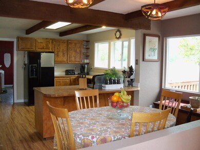 Kitchen & Dining