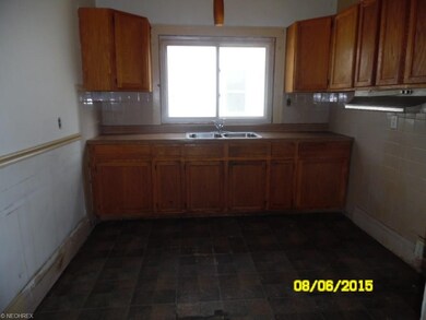 16010 Neladale Rd, Cleveland, OH 44112 - photo 4