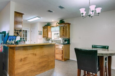 504 E Greenfield Dr, Wake Village, TX 75501 - photo 6