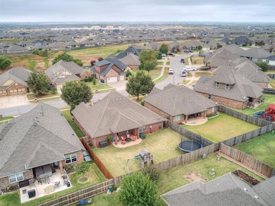 18304 Haslemere Ln, Edmond, OK 73012 - photo 3