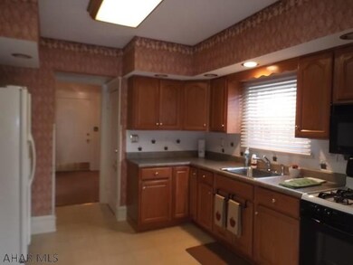 Nice bright kitchen