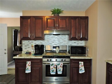 5135 E Lake Rd, Sheffield Lake, OH 44054 - photo 3