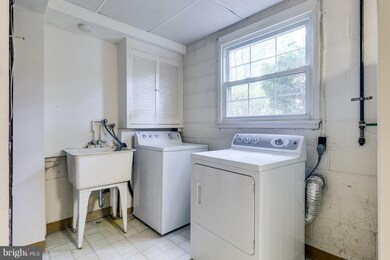 4523 Pickett Rd, Fairfax, VA 22032 - photo 3