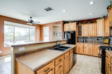 Kitchen with huge island : breakfast bar