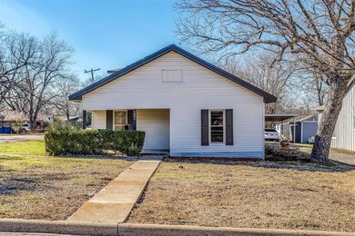 1601 N Preston St, Ennis, TX 75119 - photo 3