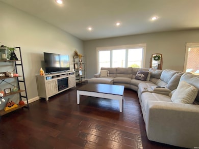 1944 Sophia Ln, Seymour, IN 47274 - photo 3