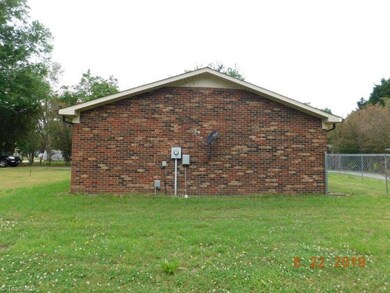 1213 E Fairfield Rd, High Point, NC 27263 - photo 3