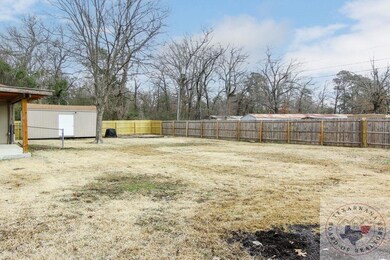 312 Memorial Dr, Wake Village, TX 75501 - photo 5