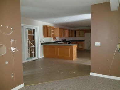 82 Hovey Rd, Londonderry, NH 03053 - photo 5