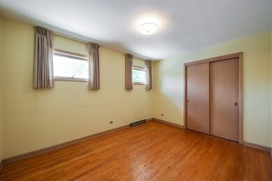 908 S Bryan St, Elmhurst, IL 60126 - photo 3
