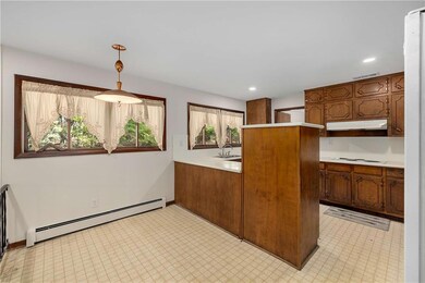 5685 Glen Errol Rd NW, Sandy Springs, GA 30327 - photo 5