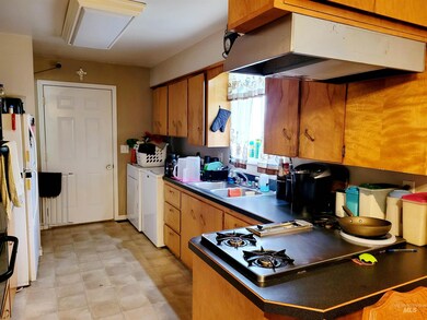312 W 19th St, Burley, ID 83318 - photo 3