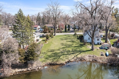 214 S Channel Dr, Round Lake Beach, IL 60073 - photo 4