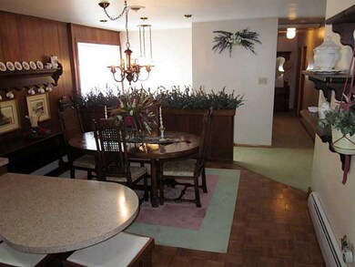 Entry/Foyer.
