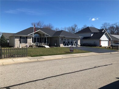 6135 E Meadow Ridge Rd, Columbus, IN 47203 - photo 3